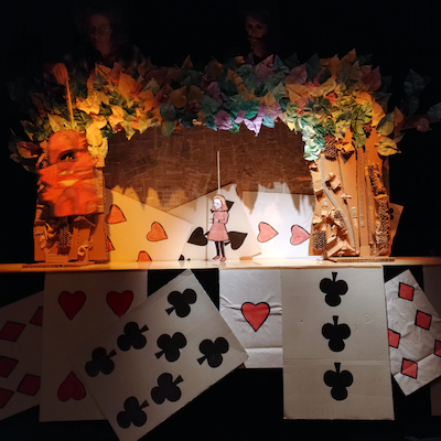 Aos papéis Aos papéis