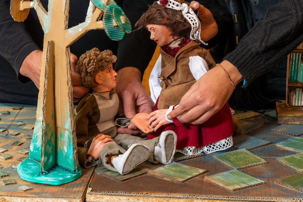 Historiar, o lugar onde os olhos se fecham Historiar, o lugar onde os olhos se fecham